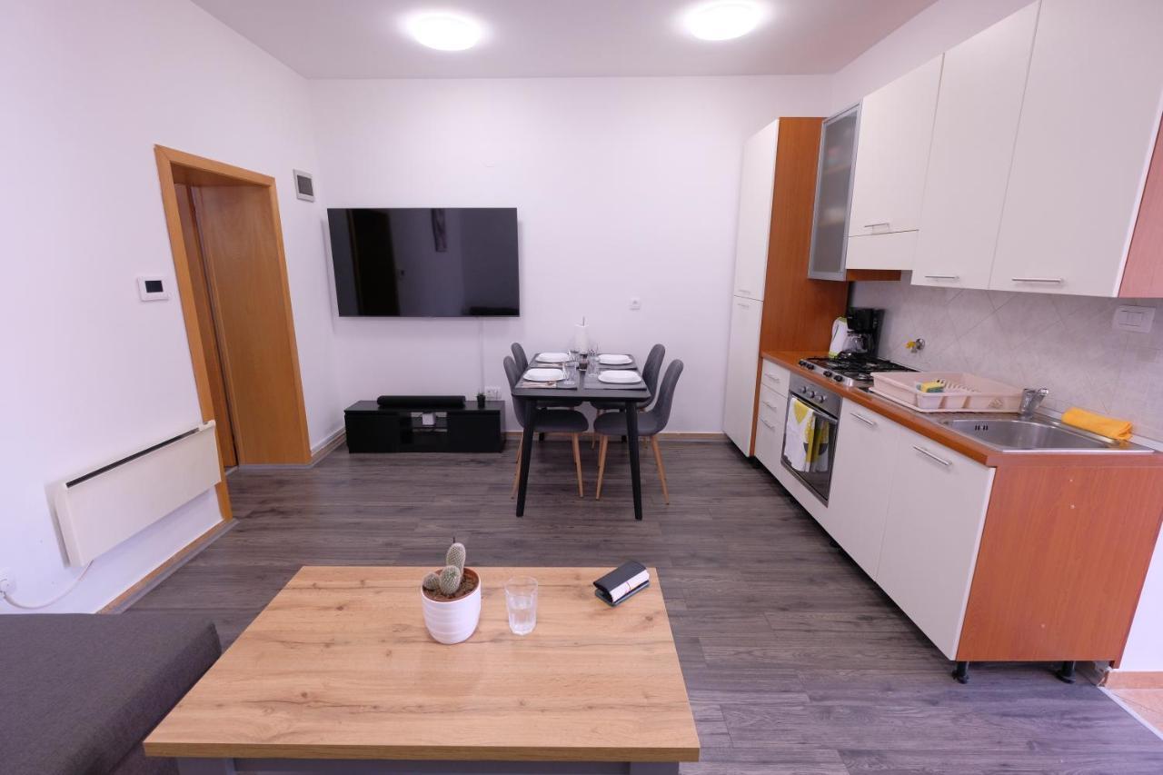 Apartment Klea - Cosy, Near City Center Pula Bagian luar foto